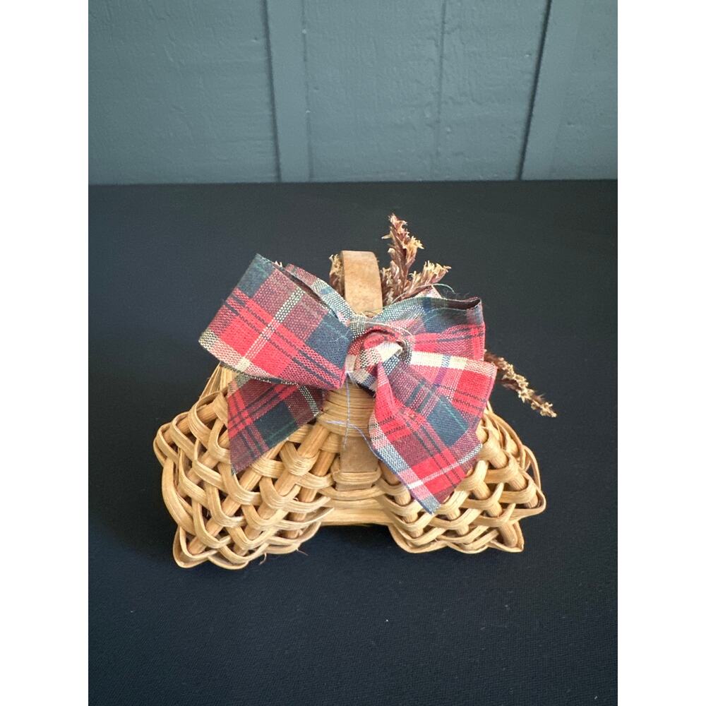 Vintage Mini Hand Woven Splint Gathering Primitive Buttocks Basket Miniature
